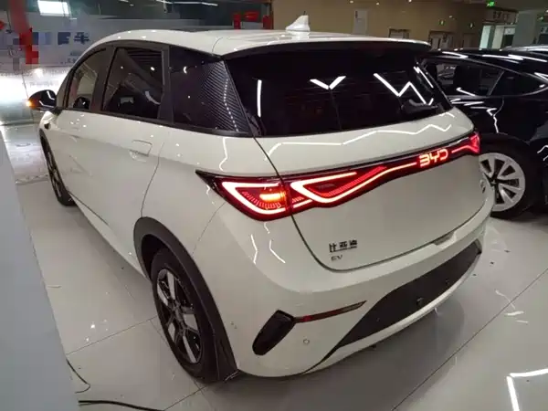 BYD Dolphin 2025