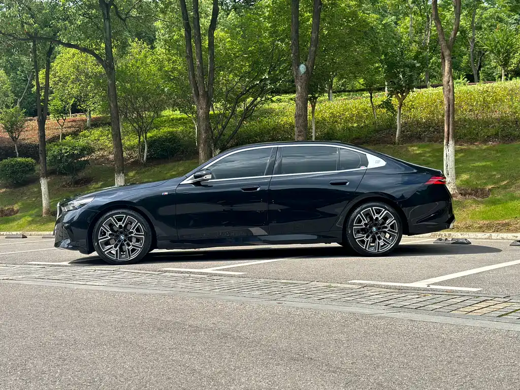 BMW 5 Series 2024