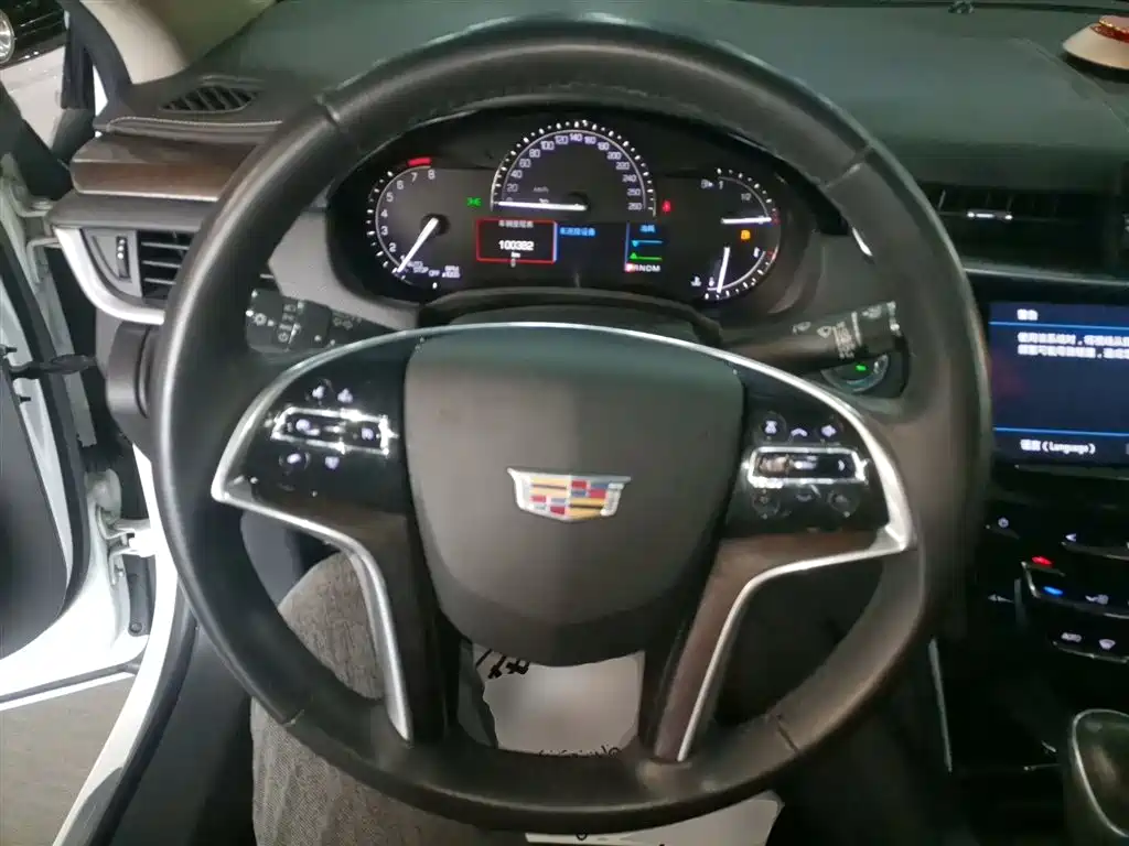 Cadillac XTS 2018 — фото 11