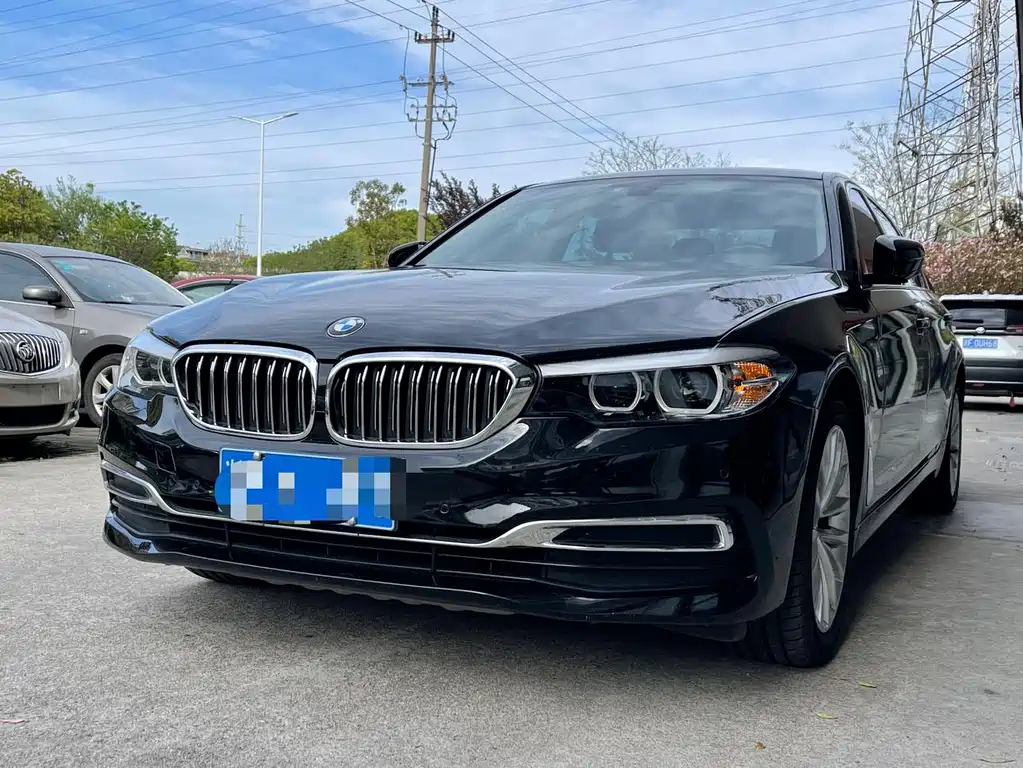 BMW 5 Series 2019 — фото 16