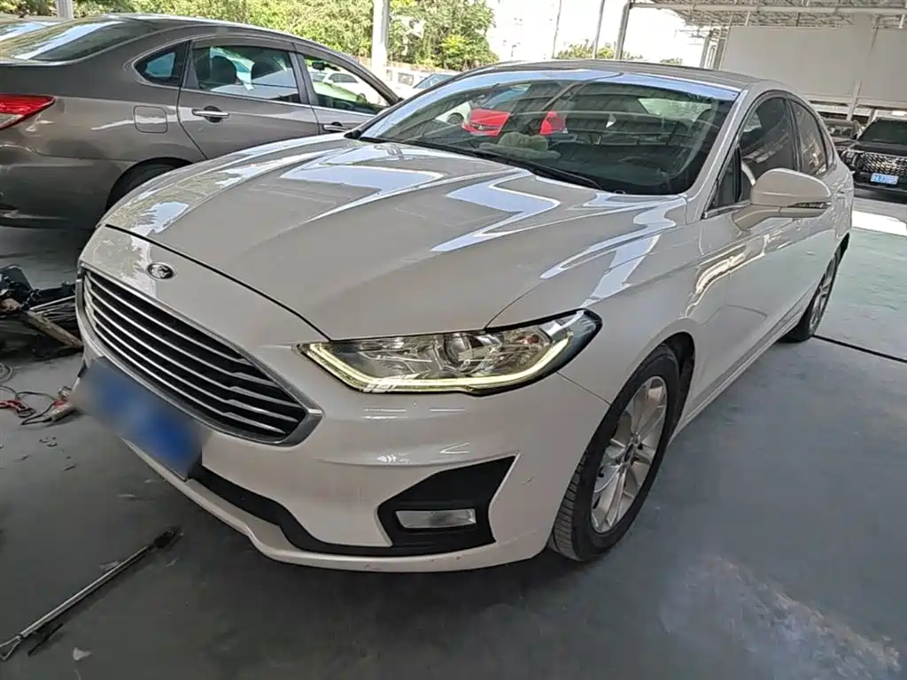 Ford Mondeo 2022 — фото 1