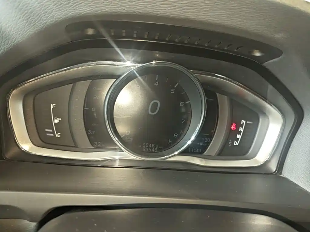 Volvo S60 2015 — фото 12