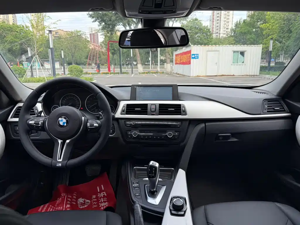 BMW 5 Series 2012 — фото 9