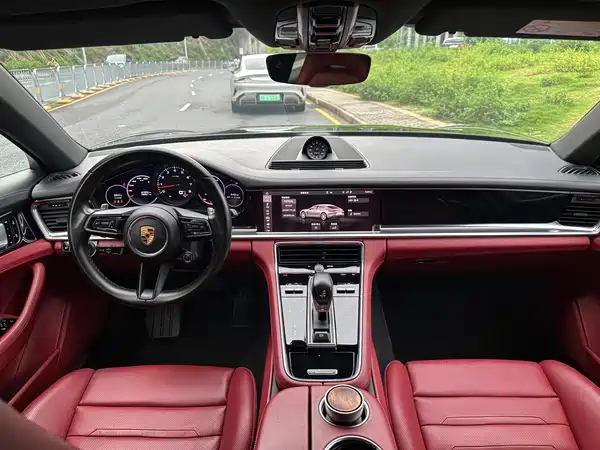 Porsche Panamera 2021