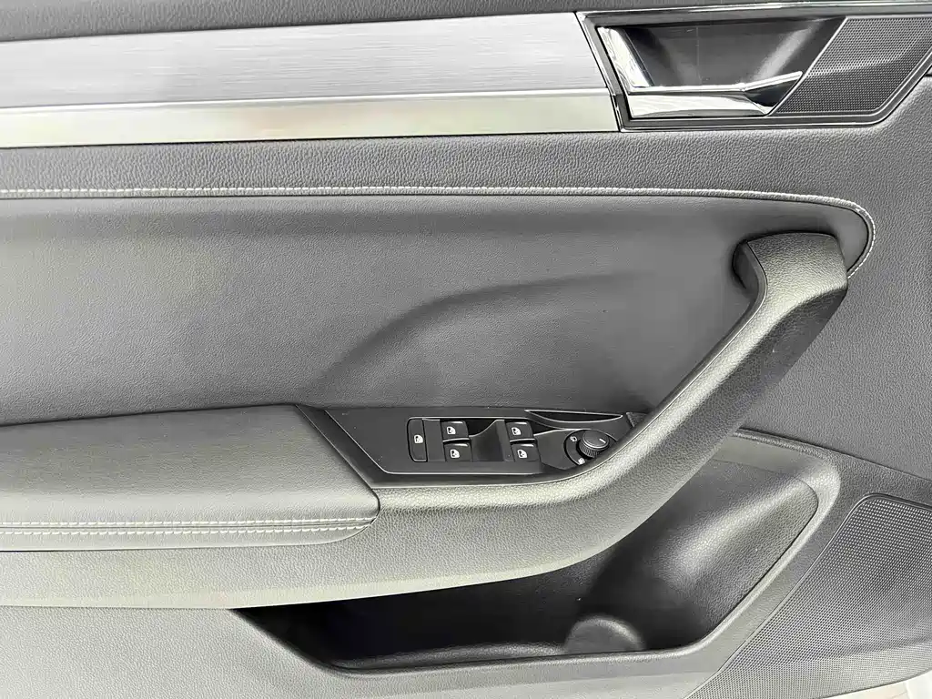 Skoda Superb 2023 — фото 8