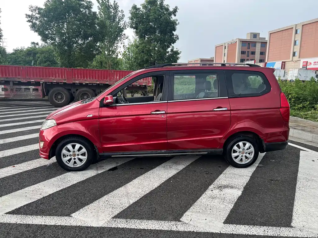Wuling Hongguang 2014