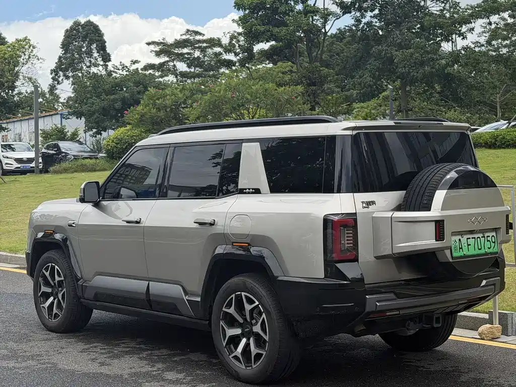 Fang Cheng Bao Leopard 8 2025