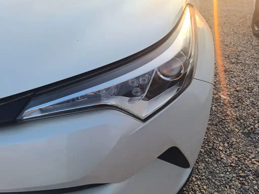 Toyota C-HR 2019 — фото 24