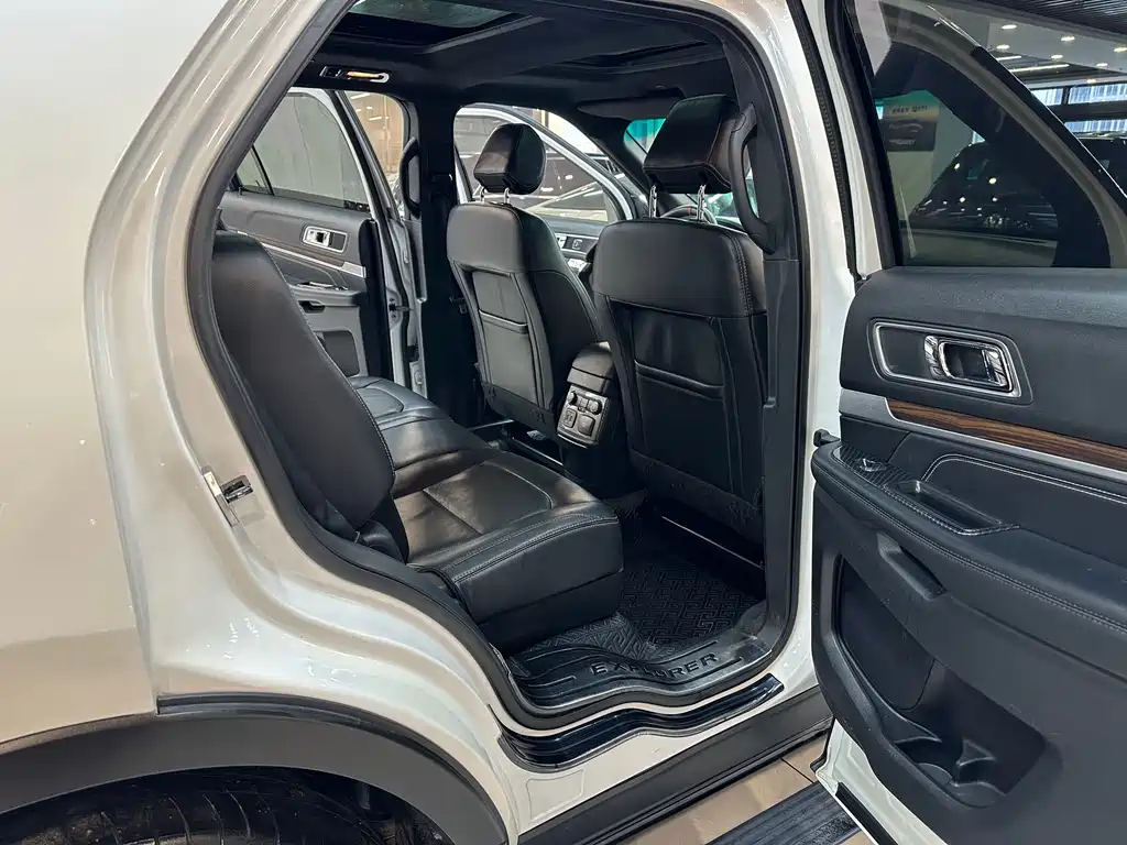 Ford Explorer 2017 — фото 11