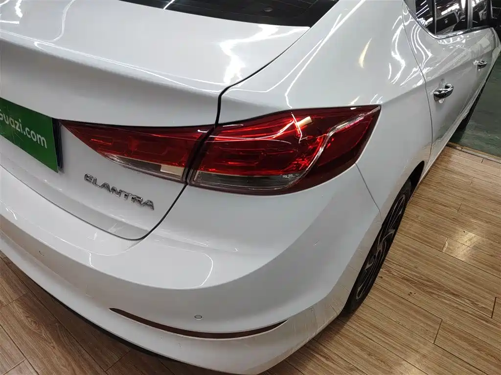 Hyundai Elantra 2020 — фото 24