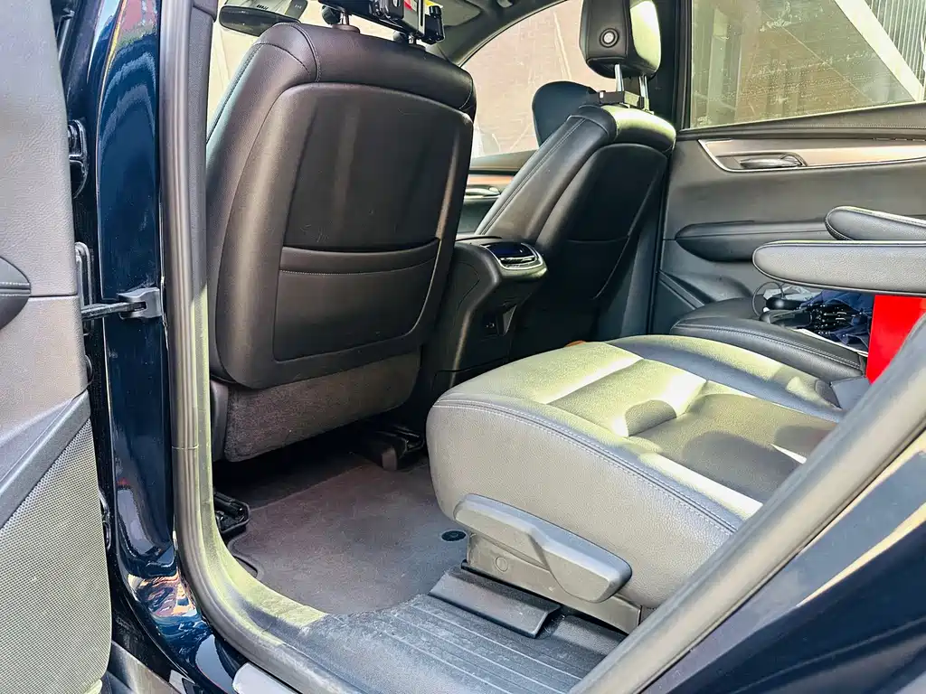 Cadillac XT6 2022 — фото 12