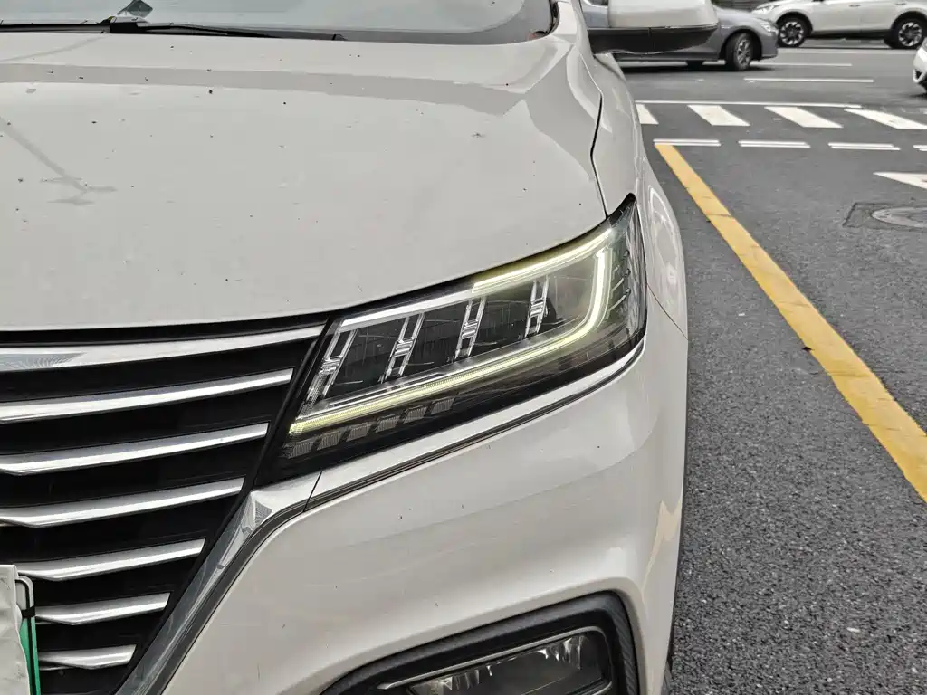 Roewe RX5 New Energy 2018 — фото 9