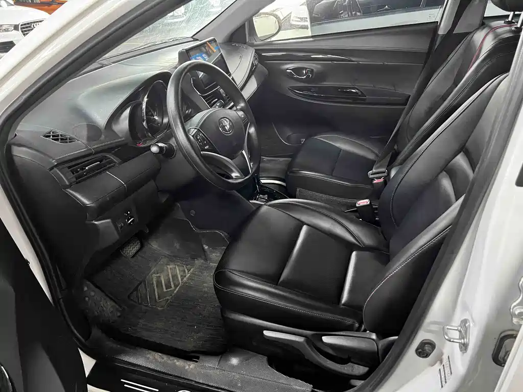 Toyota Yaris L 2023