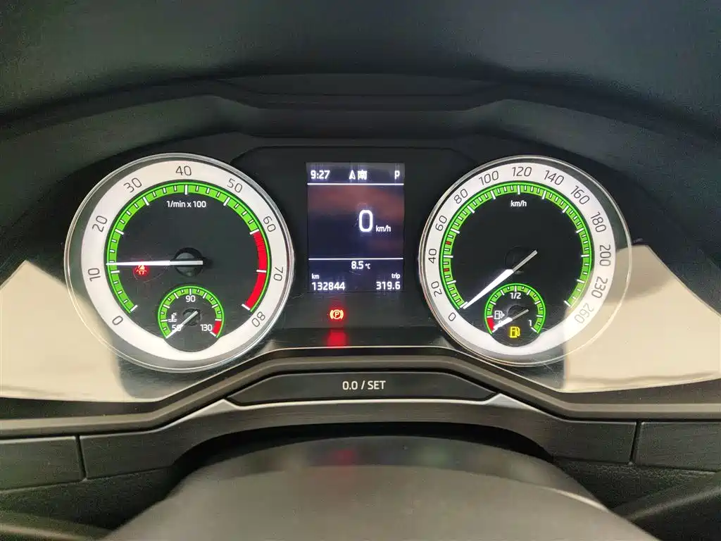 Skoda Superb 2019 — фото 12