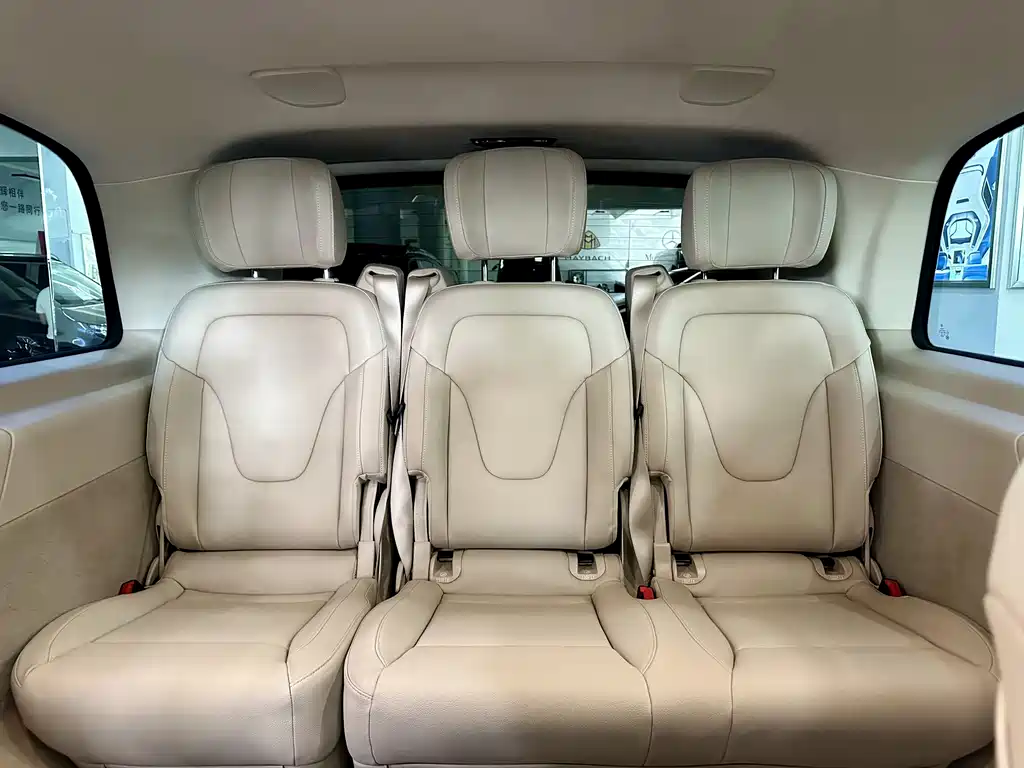 Mercedes-Benz V-Class 2022 — фото 18