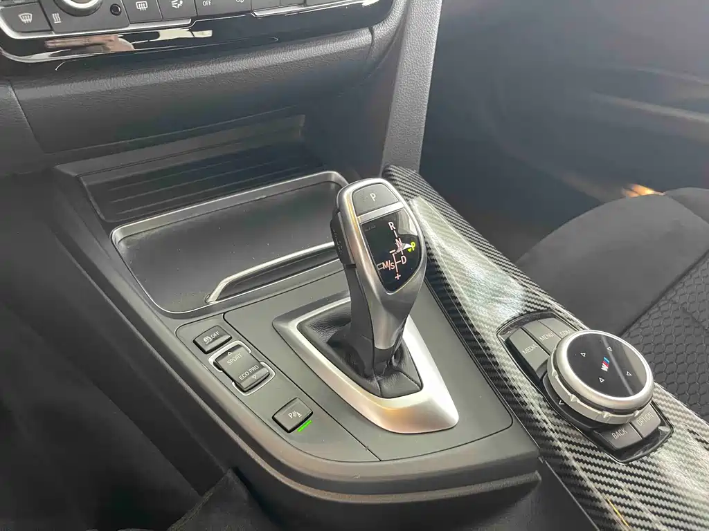BMW 3 Series 2018 — фото 13