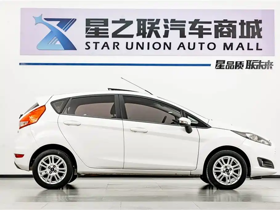Ford Fiesta 2015 — фото 5