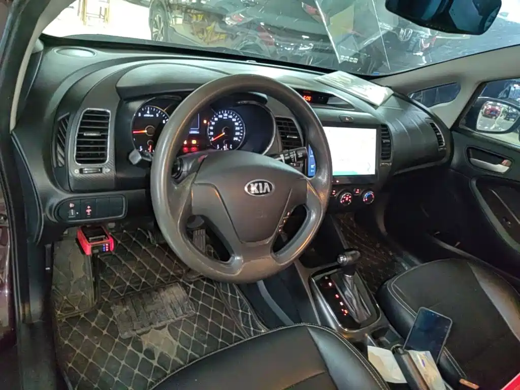 Kia K3 2017 — фото 10