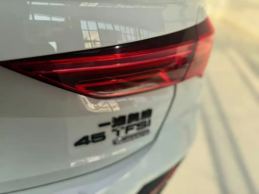 Audi Q3 Sportback 2023 — фото 16