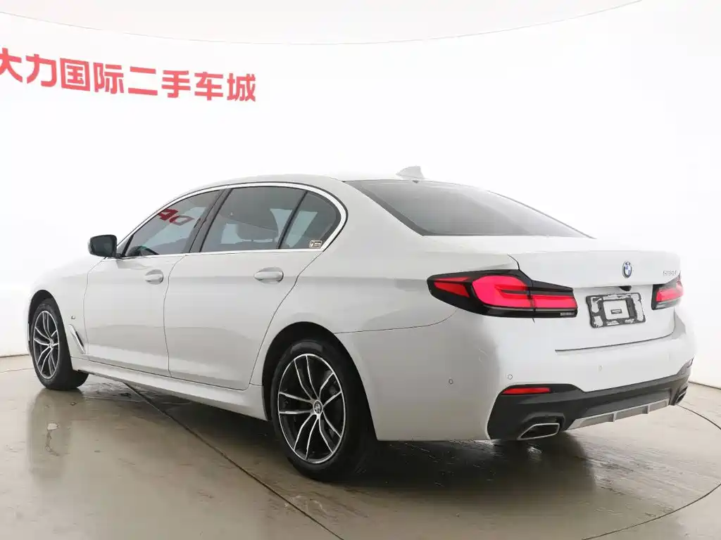 BMW 5 Series 2022 — фото 16
