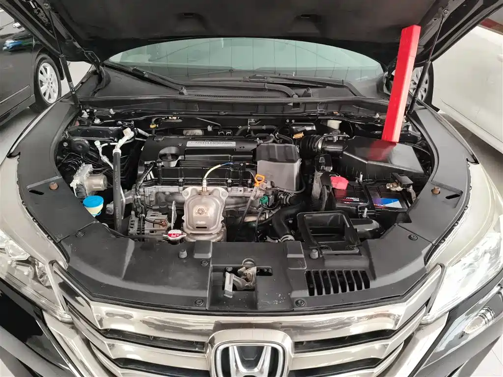 Honda Accord 2016 — фото 20