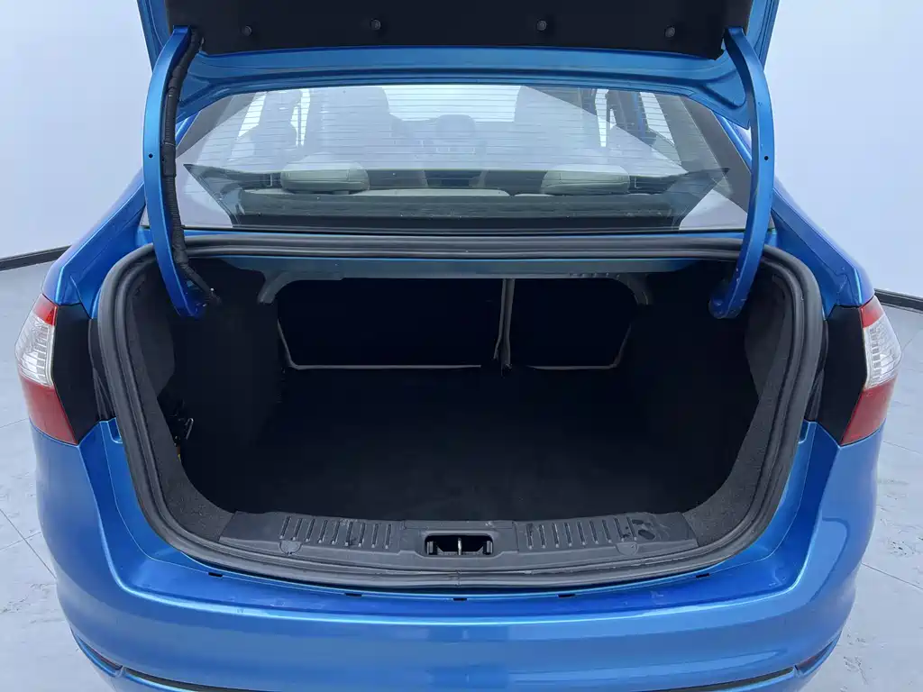 Ford Fiesta 2014 — фото 18