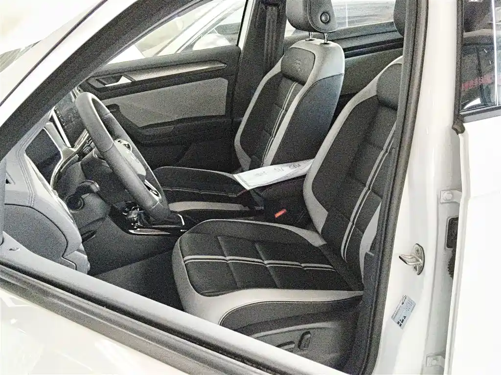 Volkswagen T-Roc 2025 — фото 11
