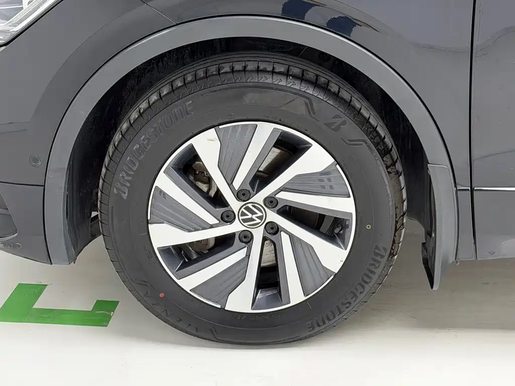Volkswagen Tiguan L Plug-In Hybrid 2023 — фото 8