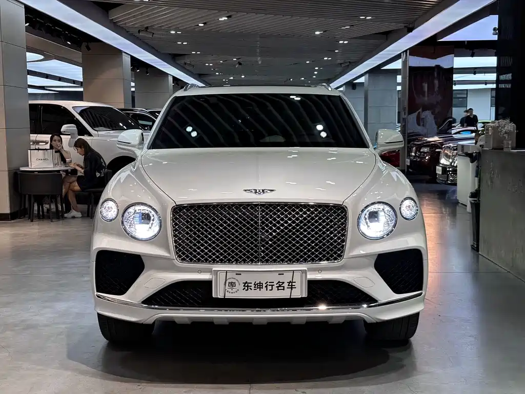 Bentley Bentayga 2021 — фото 2
