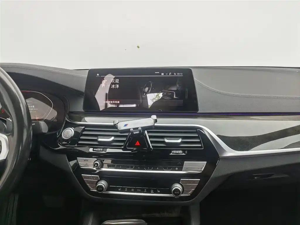 BMW 5 Series 2019 — фото 12
