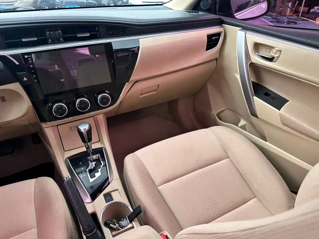 Toyota Corolla 2015 — фото 11