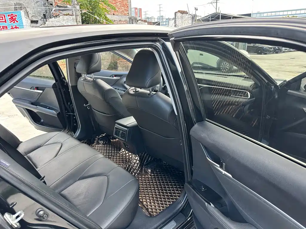 Toyota Camry 2021 — фото 11