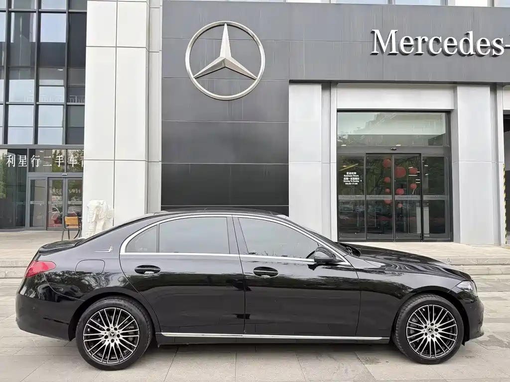 Mercedes-Benz C-Class 2025 — фото 15