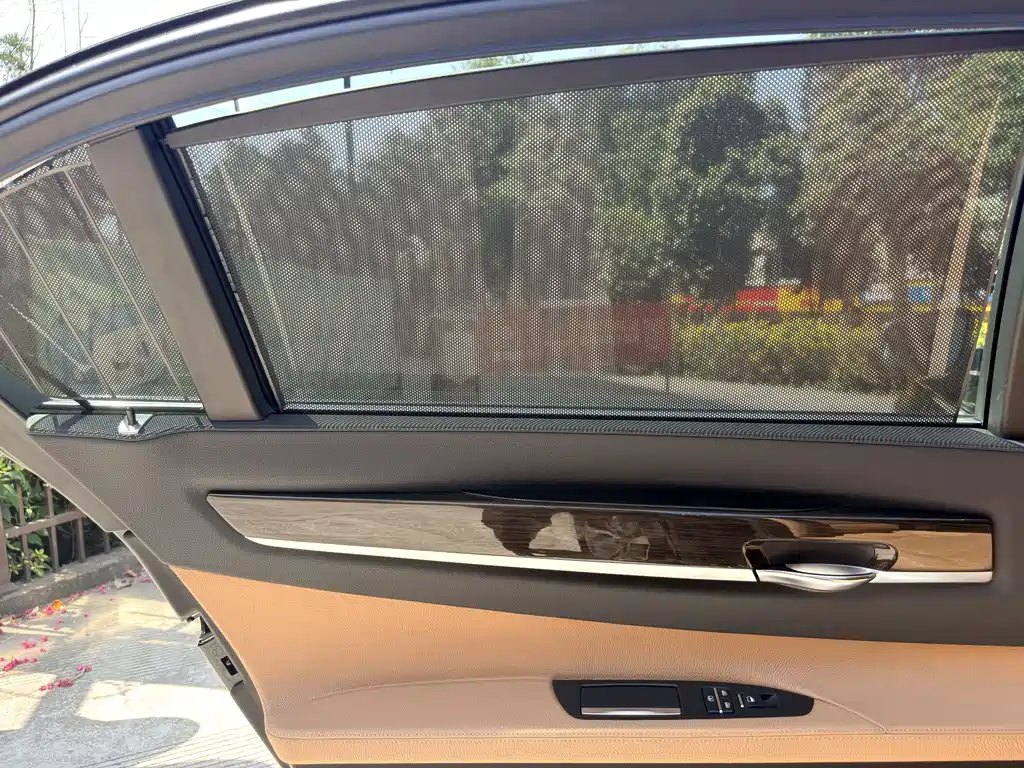 BMW 7 Series 2013 — фото 15