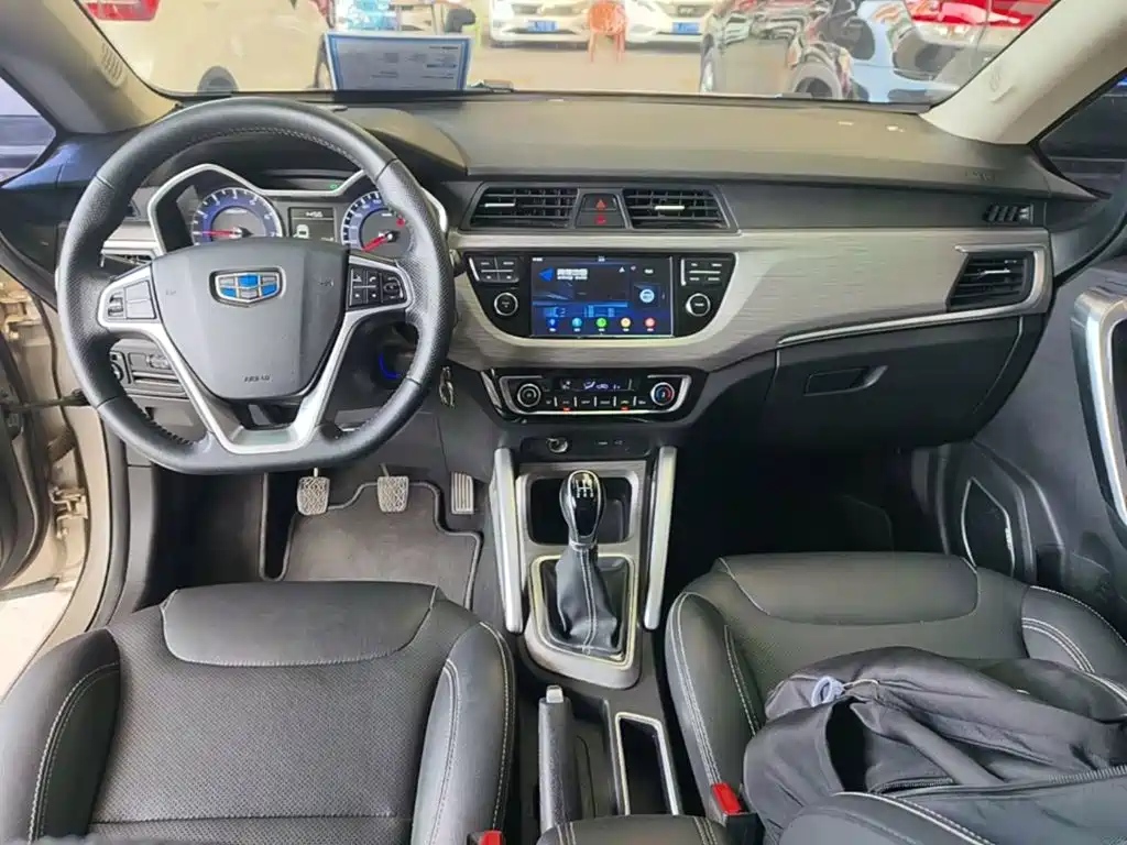 Geely Vision X3 2018 — фото 10
