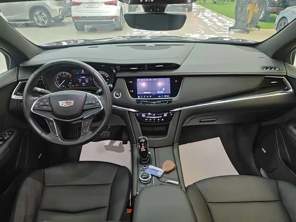 Cadillac XT5 2019 — фото 10