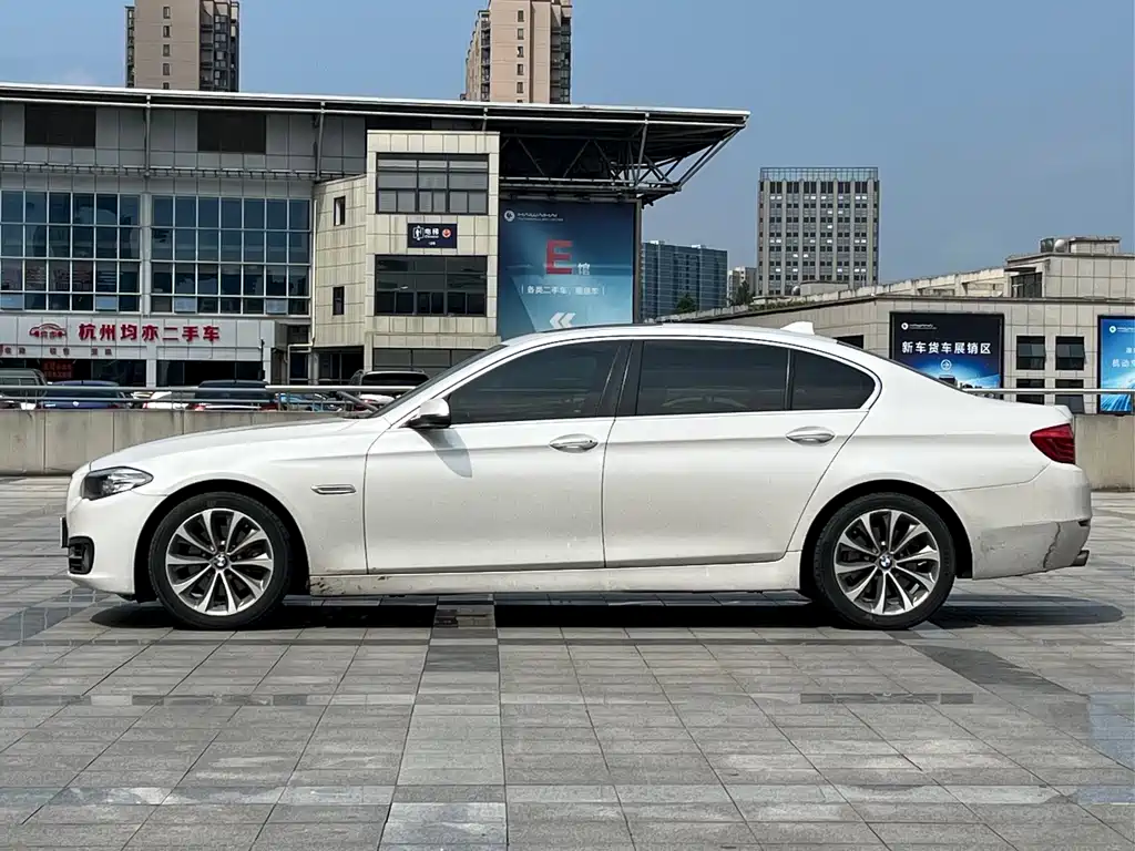 BMW 5 Series 2017 — фото 3