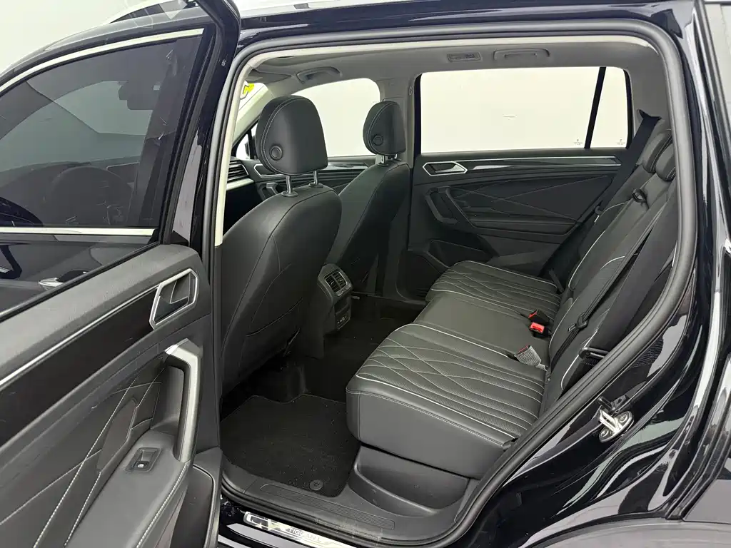 Volkswagen Tiguan L 2022 — фото 13