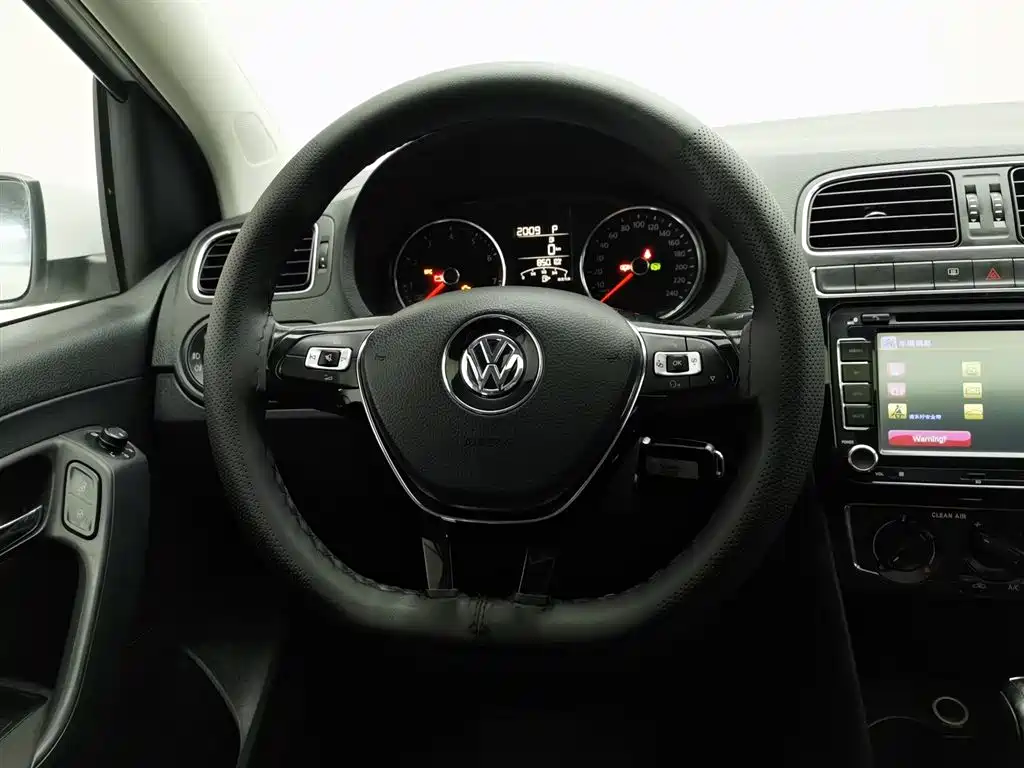 Volkswagen Polo 2016 — фото 11