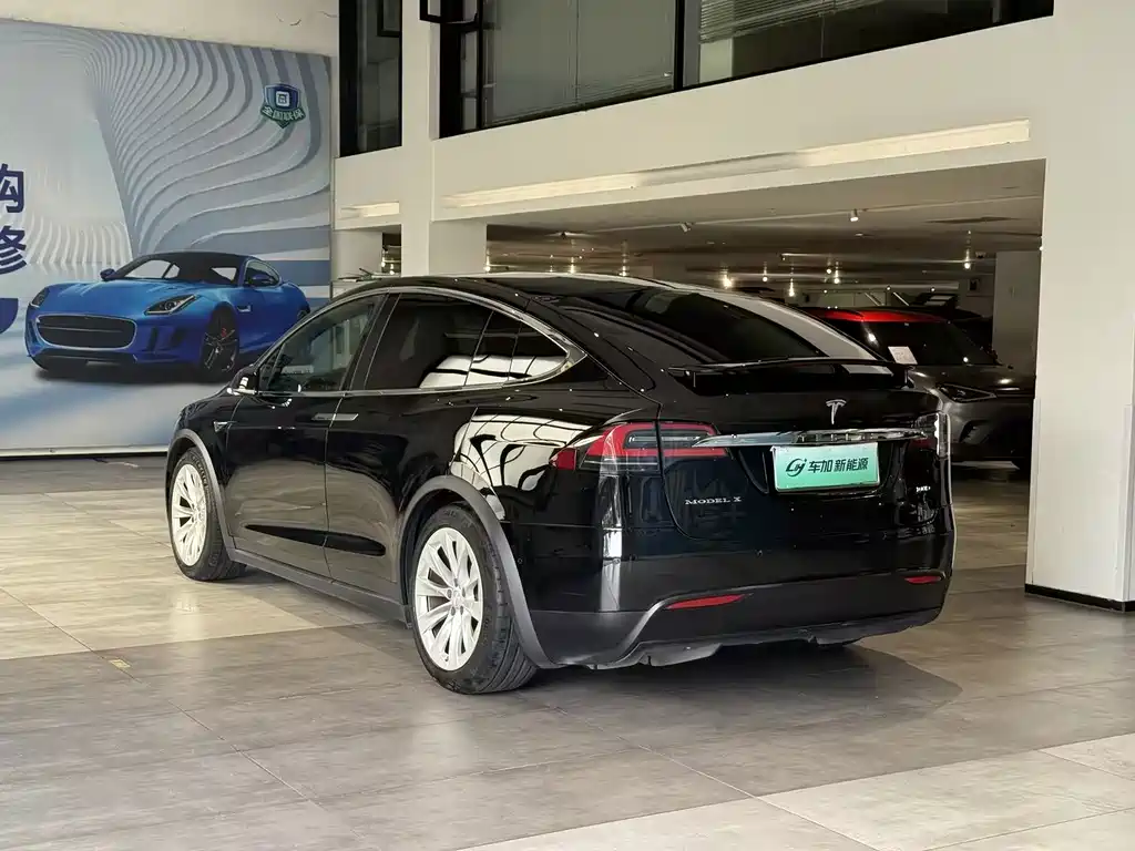 Tesla Model X 2017 — фото 9