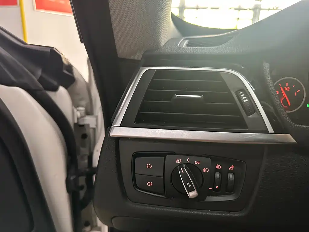 BMW 3 Series GT 2018 — фото 15