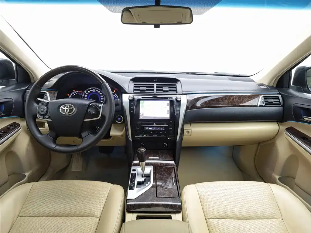 Toyota Camry 2015 — фото 5
