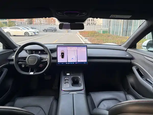 Xiaomi SU7 2024