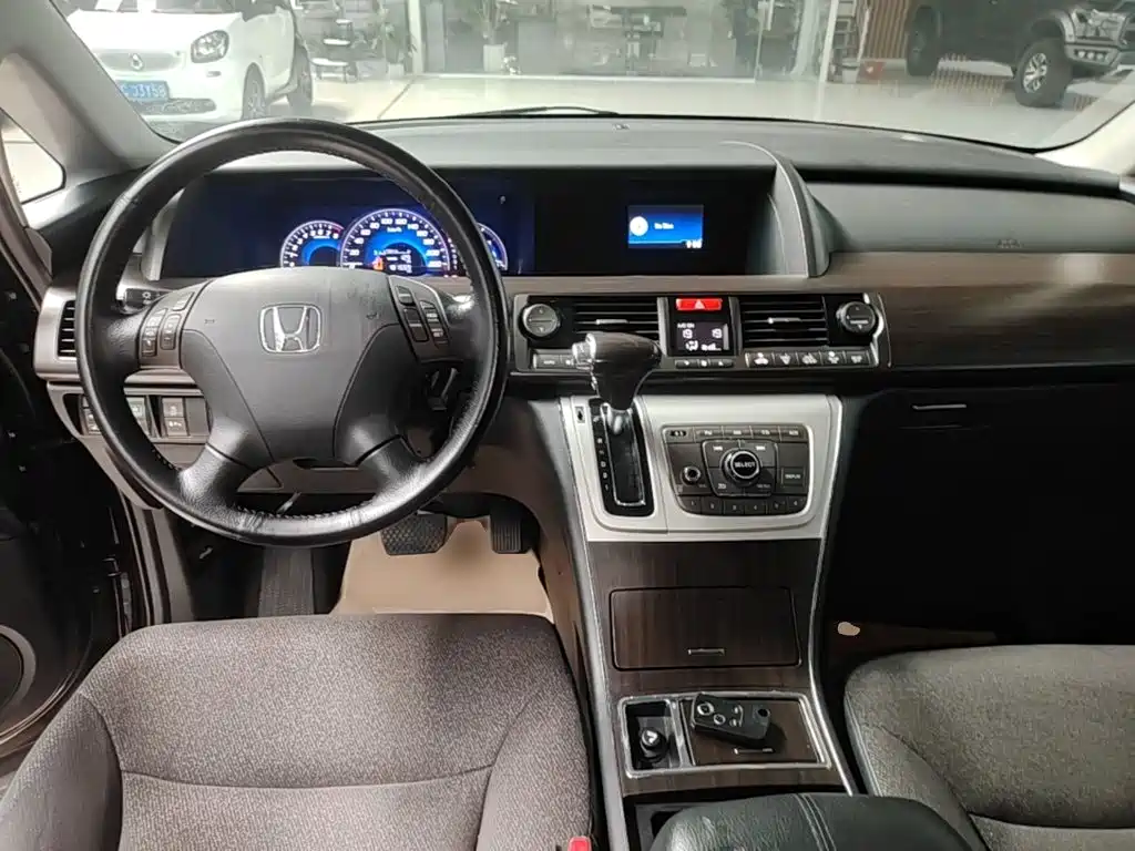 Honda Elysion 2015 — фото 10