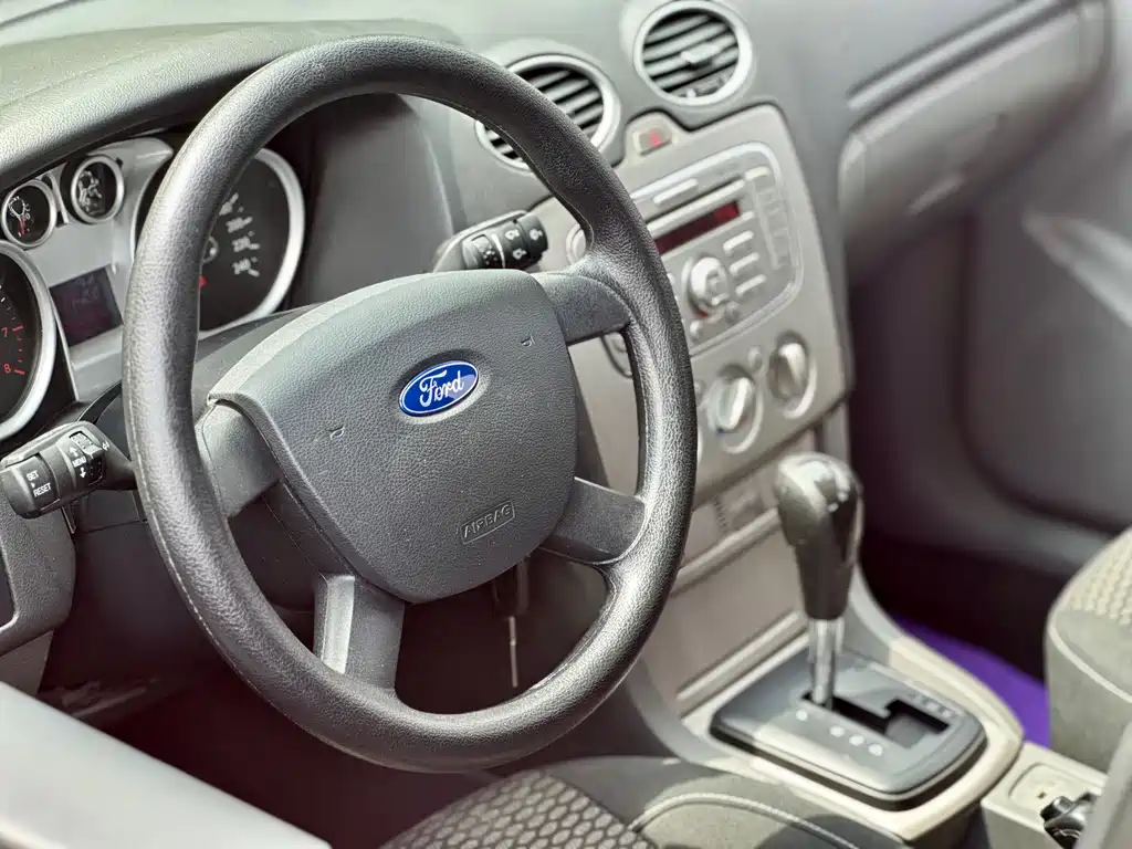Ford Focus 2015 — фото 21