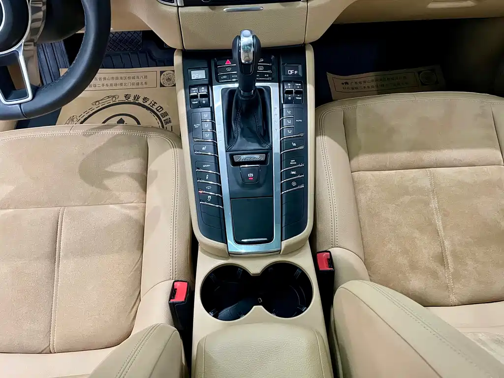 Porsche Macan 2018 — фото 11