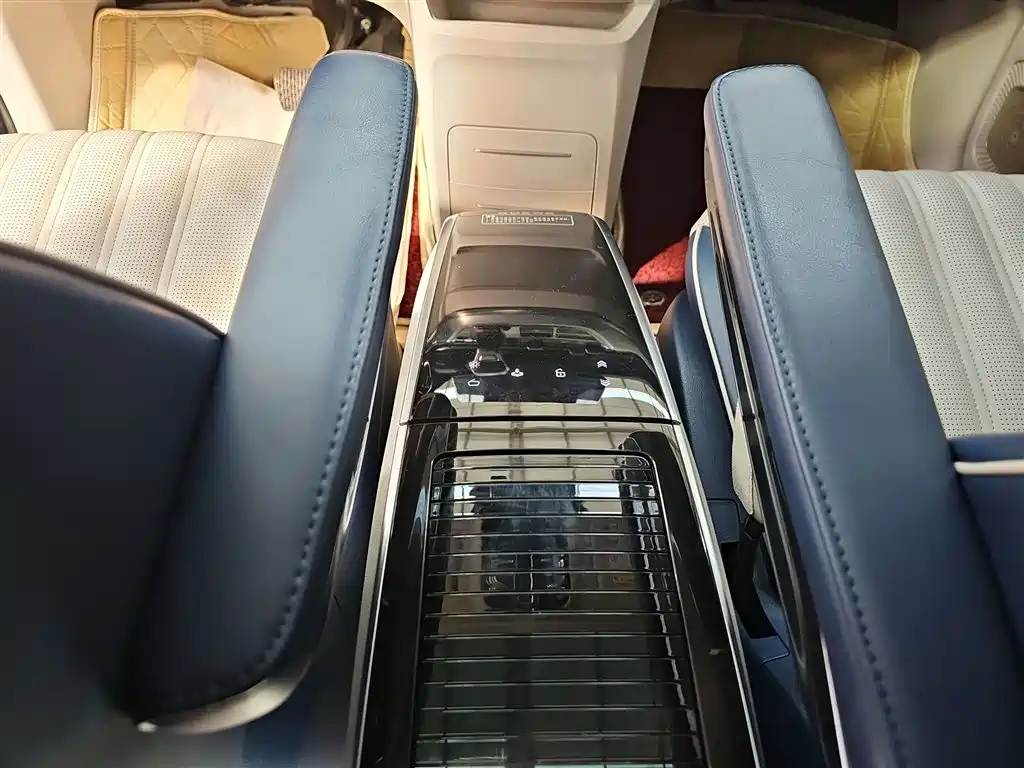 Roewe iMAX8 2021 — фото 17