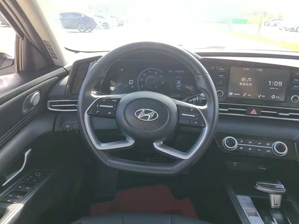 Hyundai Elantra 2022 — фото 11