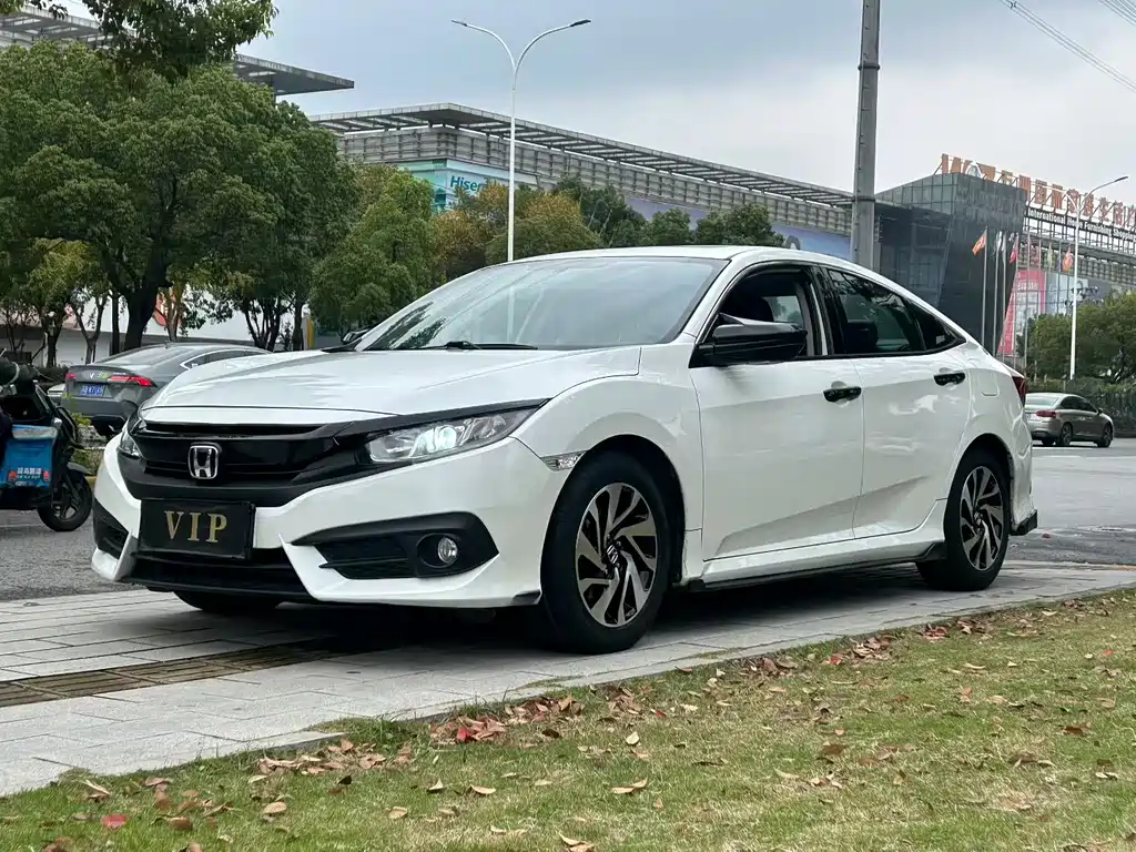 Honda Civic 2018 — фото 1