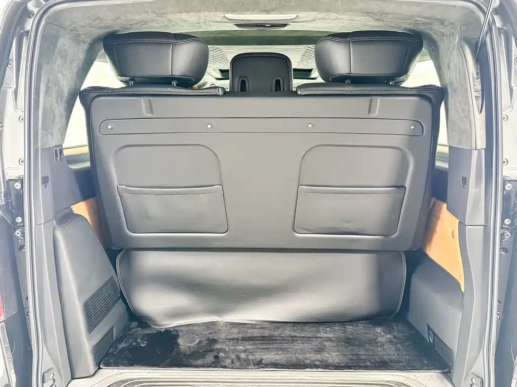 Mercedes-Benz V-Class 2021 — фото 14